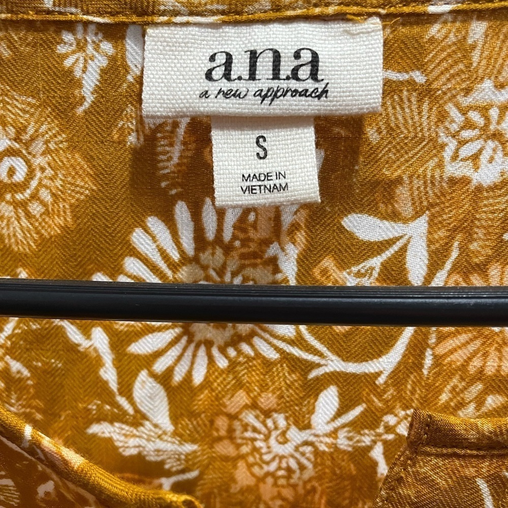 A.N.A Beautiful yellow blouse with white flowers size S - Picture 6 of 8